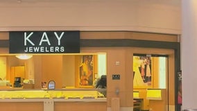 Watch: Smash-and-grab at Kay Jewelers at San Francisco mall