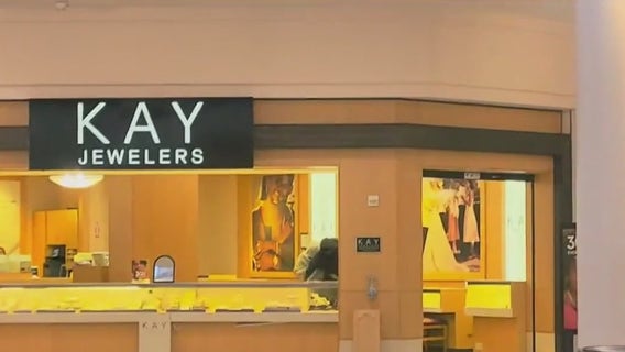 Watch: Smash-and-grab at Kay Jewelers at San Francisco mall