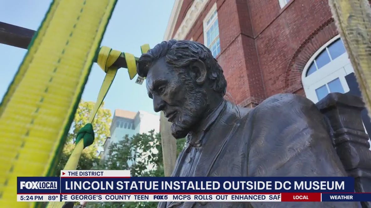 Abraham Lincoln statue installed outside DC museum