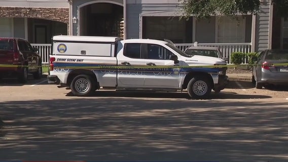 Houston murder suspect found sleeping on couch after allegedly stabbing sister, 2-year-old, police say