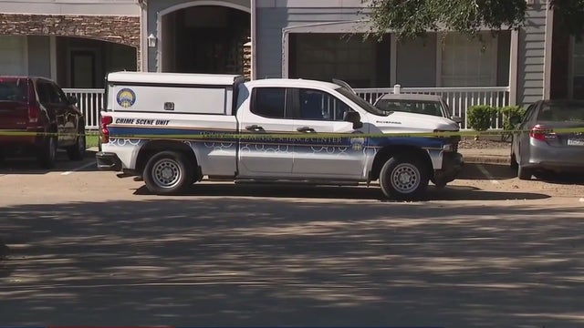 Houston murder suspect found sleeping on couch after allegedly stabbing sister, 2-year-old, police say