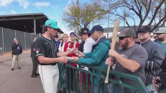 Arizona Diamondbacks arrive for spring training