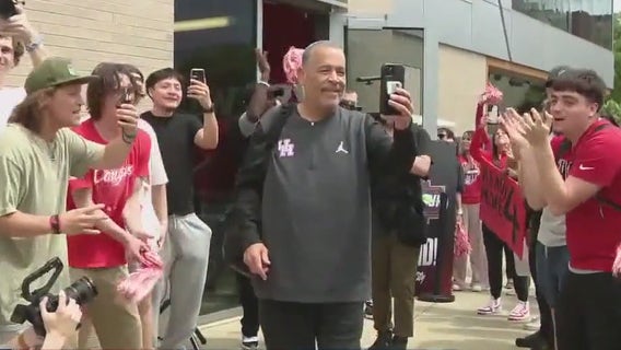 Houston in Final Four: UH Cougars head to San Antonio with fan send-off