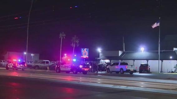 Suspects found with stab wounds after short pursuit in Mesa, police say