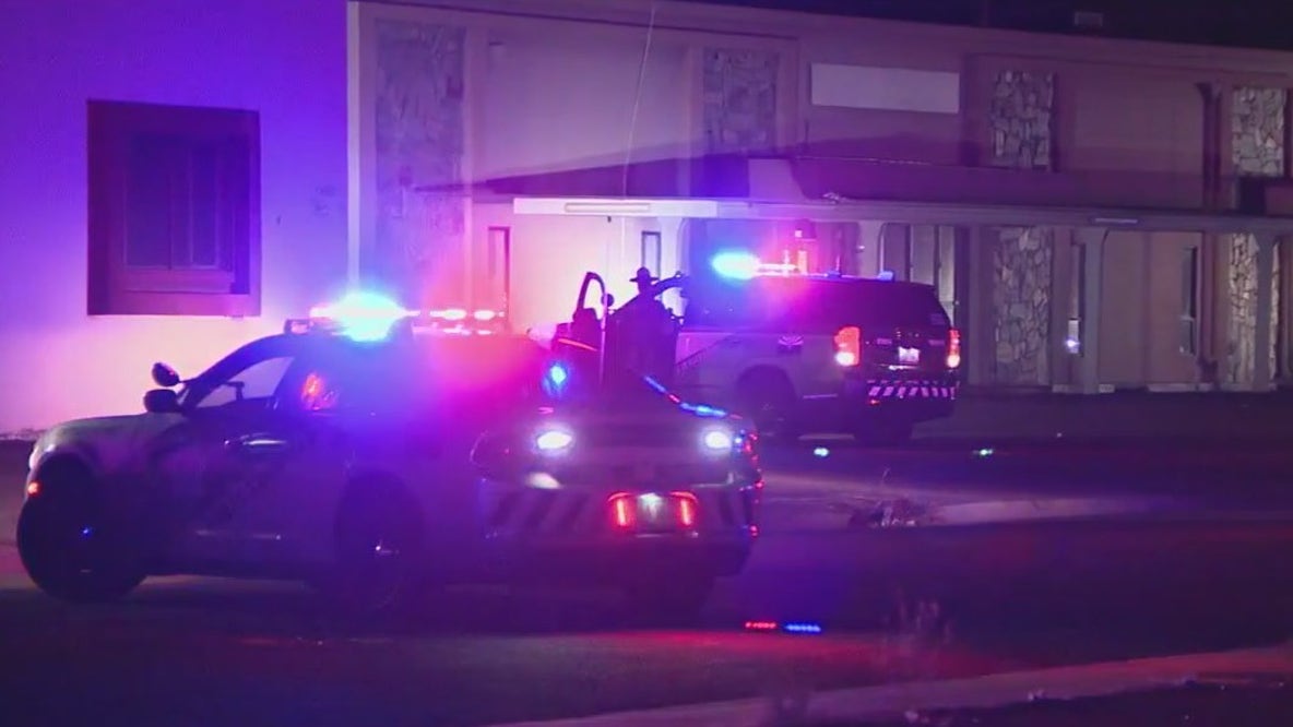 Man arrested following Phoenix barricade situation