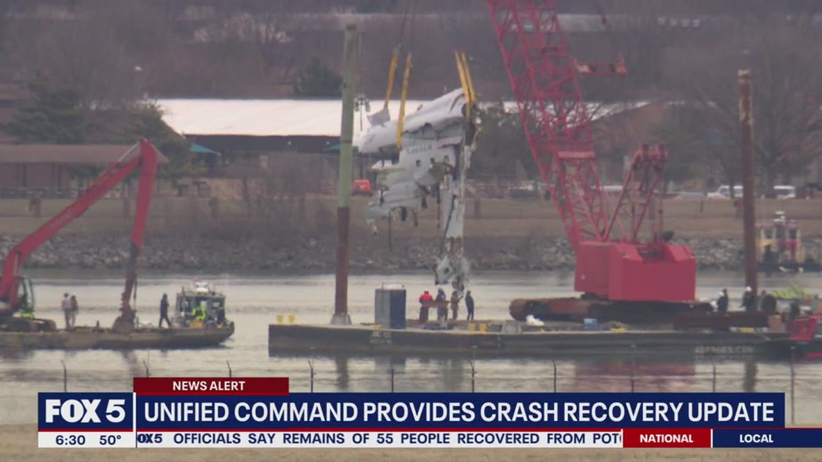 Salvage operations underway on Potomac River following DC plane crash