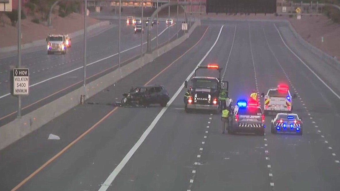 Crash closes WB Loop 202 near Stapley Drive