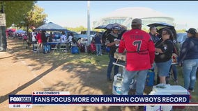 Tailgating fans focus on fun rather than Cowboys record