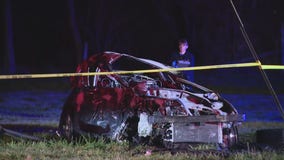 Fiery crash kills 2 in Detroit