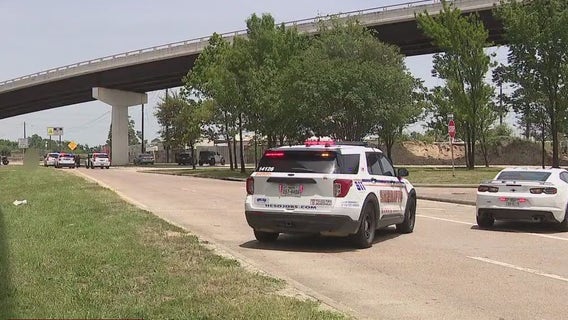 Bicyclist dead after crash involving 18-wheeler in Channelview