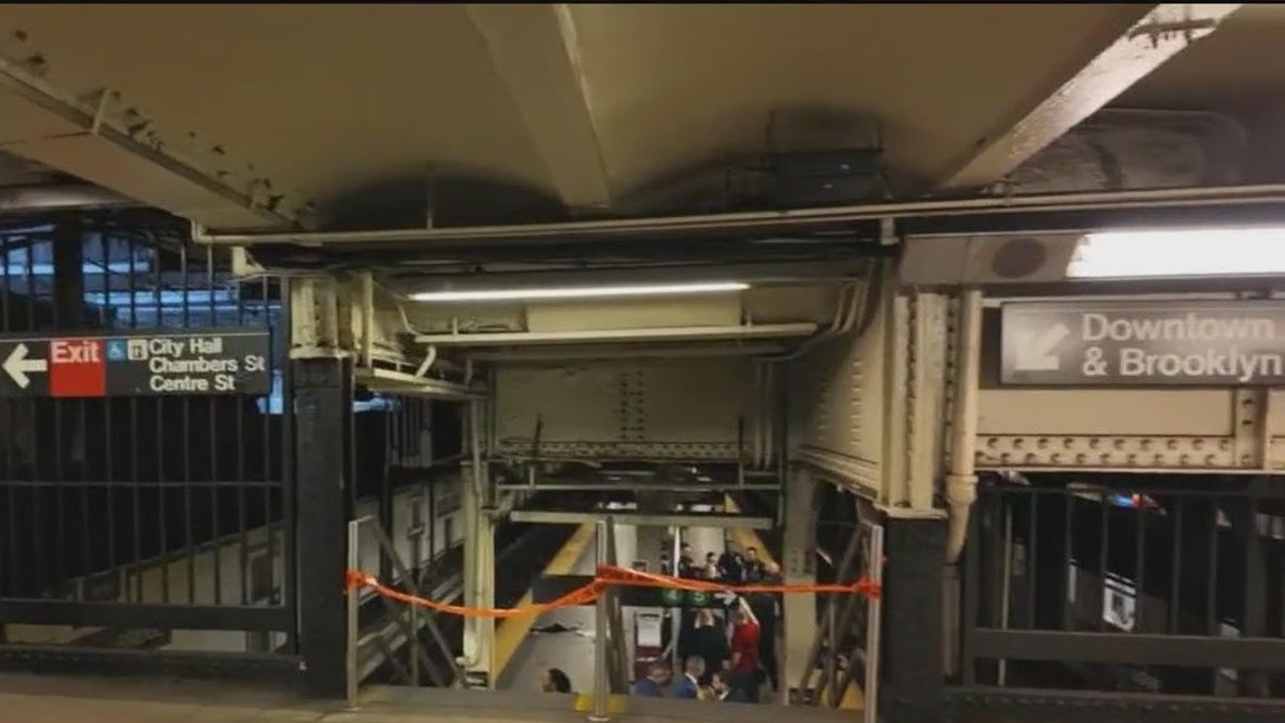 Man dies after stabbing on NYC subway platform