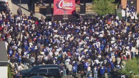 Fans line up to see Kiké Hernández at Raising Cane