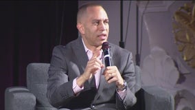 Hundreds protest outside event with House Minority Leader Hakeem Jeffries