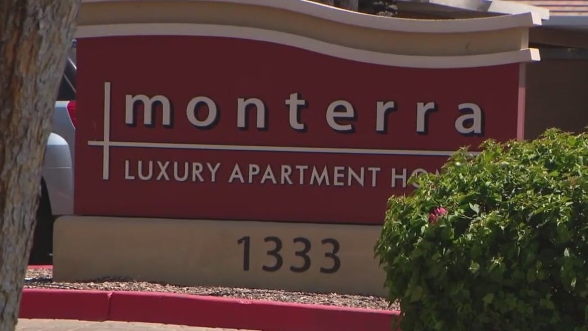 Women found shot to death inside Phoenix apartment
