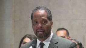 Critics blast Chicago Mayor Johnson for CPS mass resignations