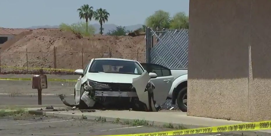 Car crashes into Peoria building after possible shooting: PD