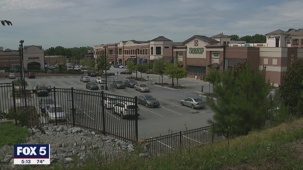 Sandy Springs store slider crime