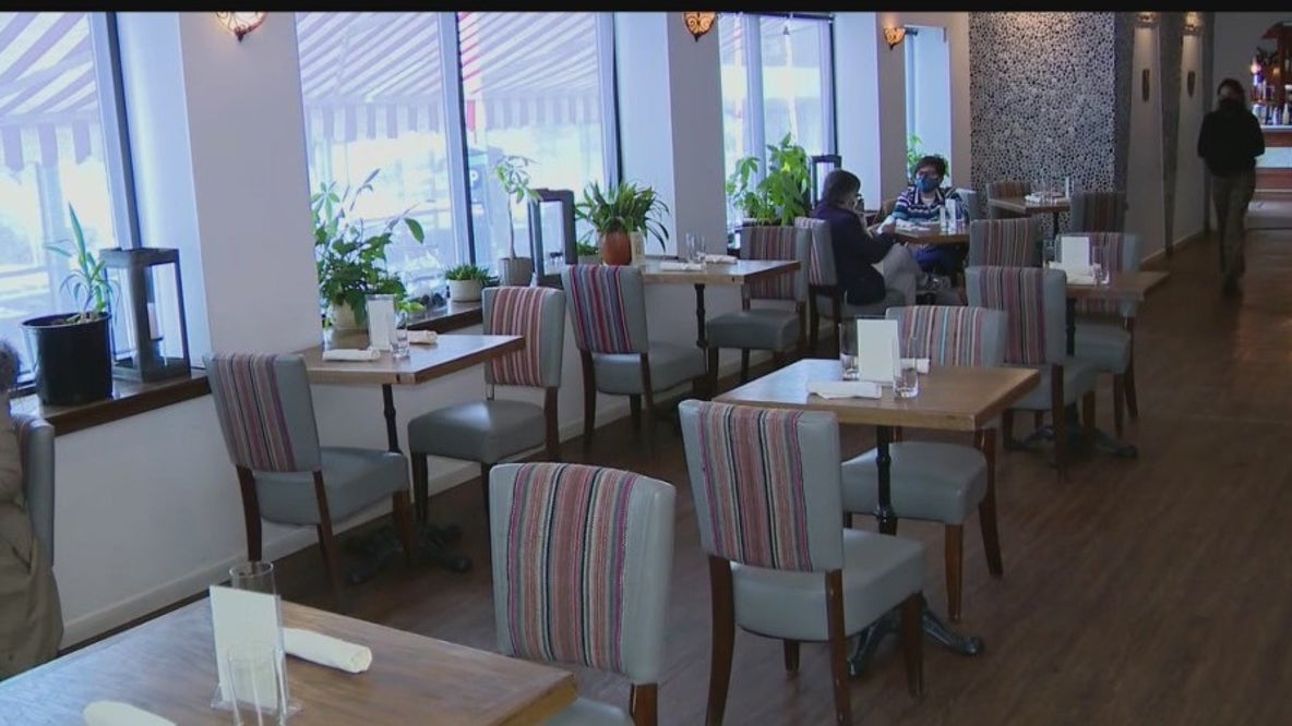 Indoor dining returns to NYC