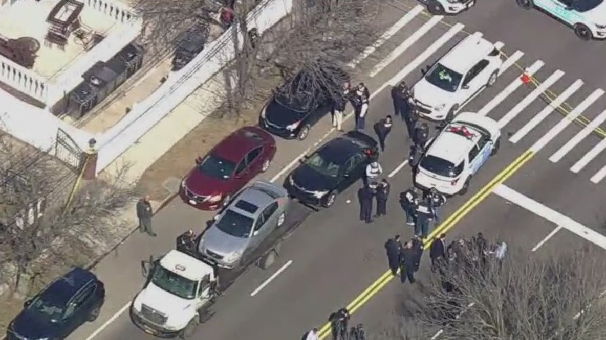 Body found in trunk in Queens