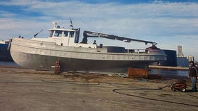 Milwaukee port workboat Harbor Seagull takes on water, sinks