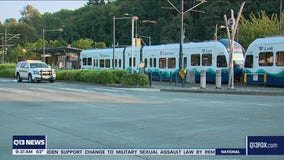2 killed in Seattle after crossing tracks
