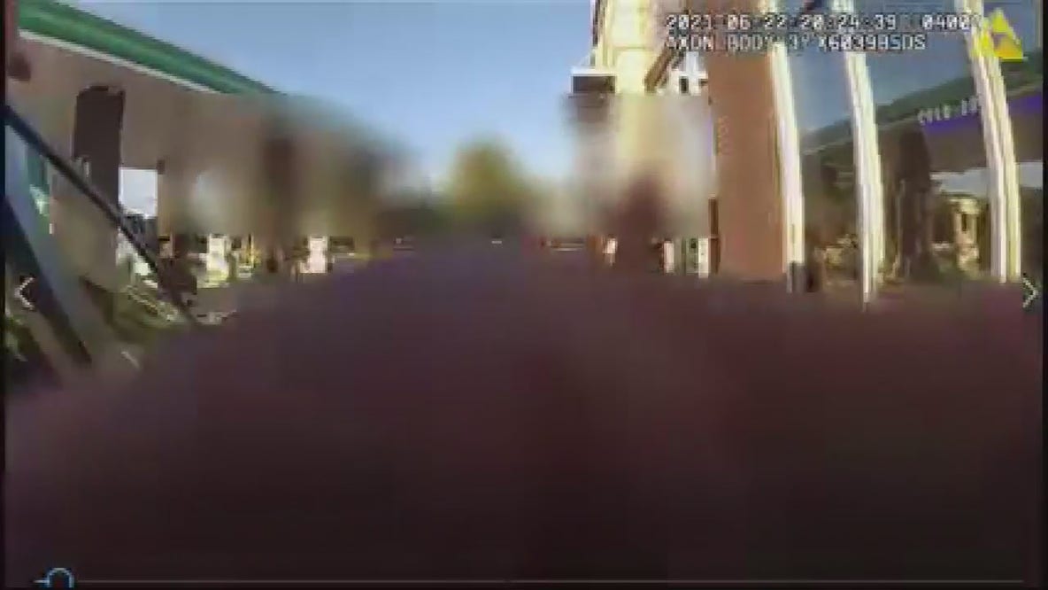Uber driver makes excuse to pull over and call police on "suspicious passenger"