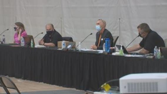 Mask debate draws dozens to Cedarburg school board meeting