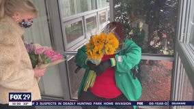 Kindness Matters: Woman delivers flower bouquets to brighten people's spirits