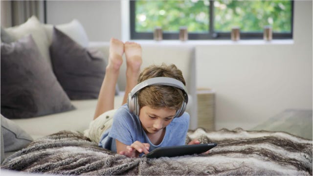 Excessive screen time linked to manic symptoms in kids, study finds