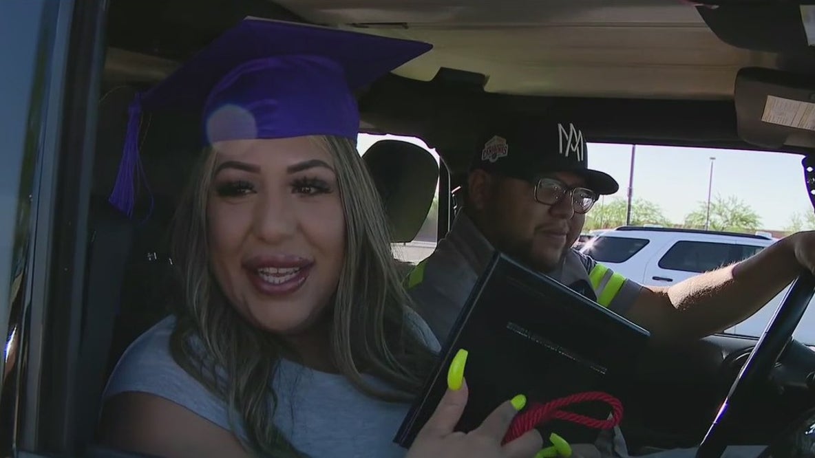 Estrella Mountain Community College holds 'Car-mence-ment' graduation ceremony