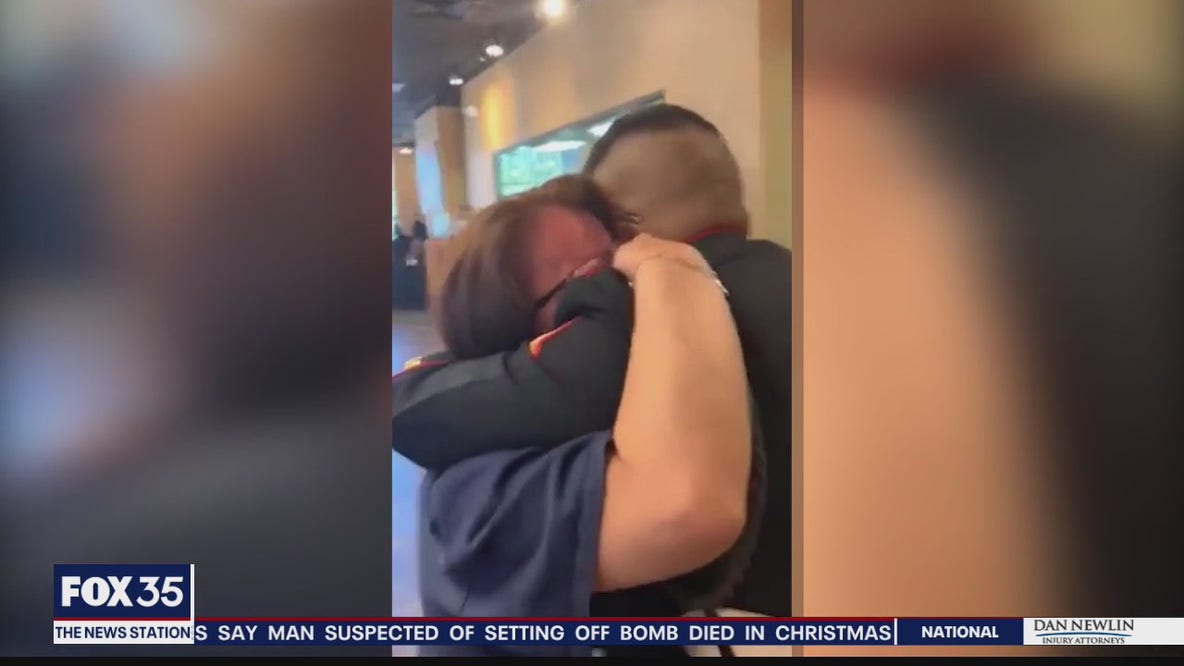Marine surprises mom with holiday visit