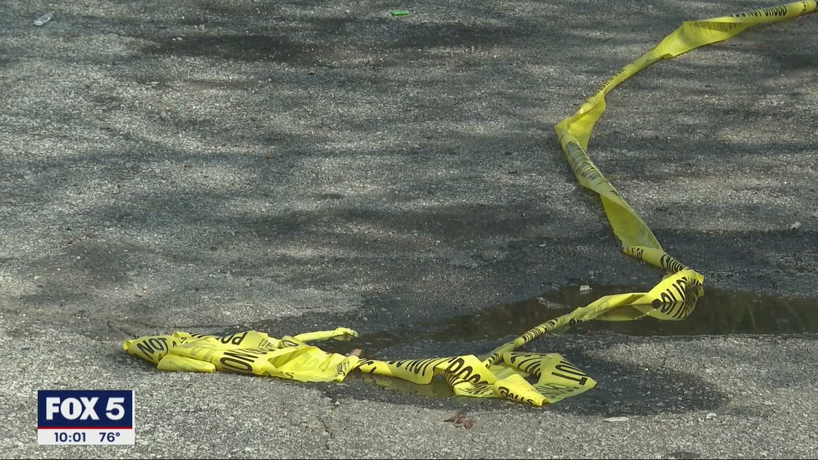 Triple stabbing suspect search