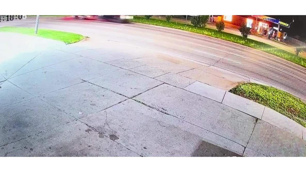 Truck spills antifreeze in Warren