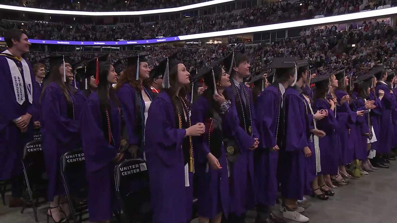 Steve Carell Leads Dance, Speech at Northwestern Graduation