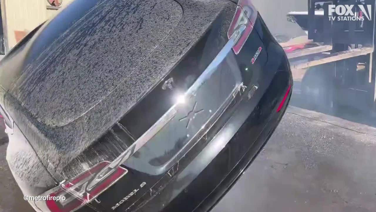 Tesla explodes in California yard | FOX 11 Los Angeles