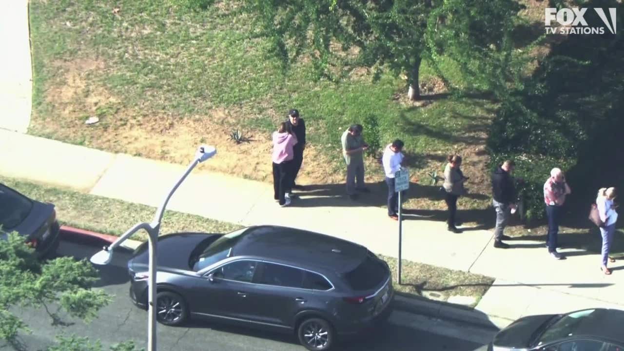 Long Lines Form At Honey Baked Ham Store FOX 11 Los Angeles Long lines form at honey baked ham store fox 11 los angeles