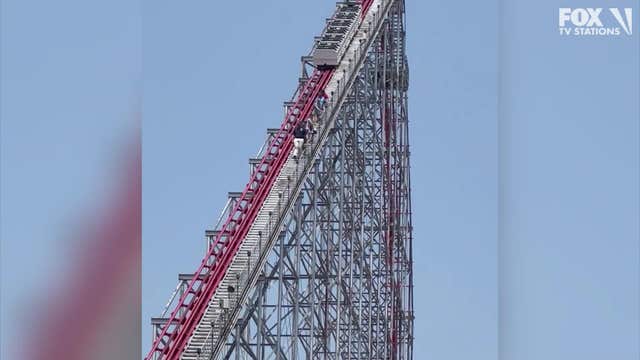 12 people rescued from amusement park ride after being stuck 30 ft. in the air