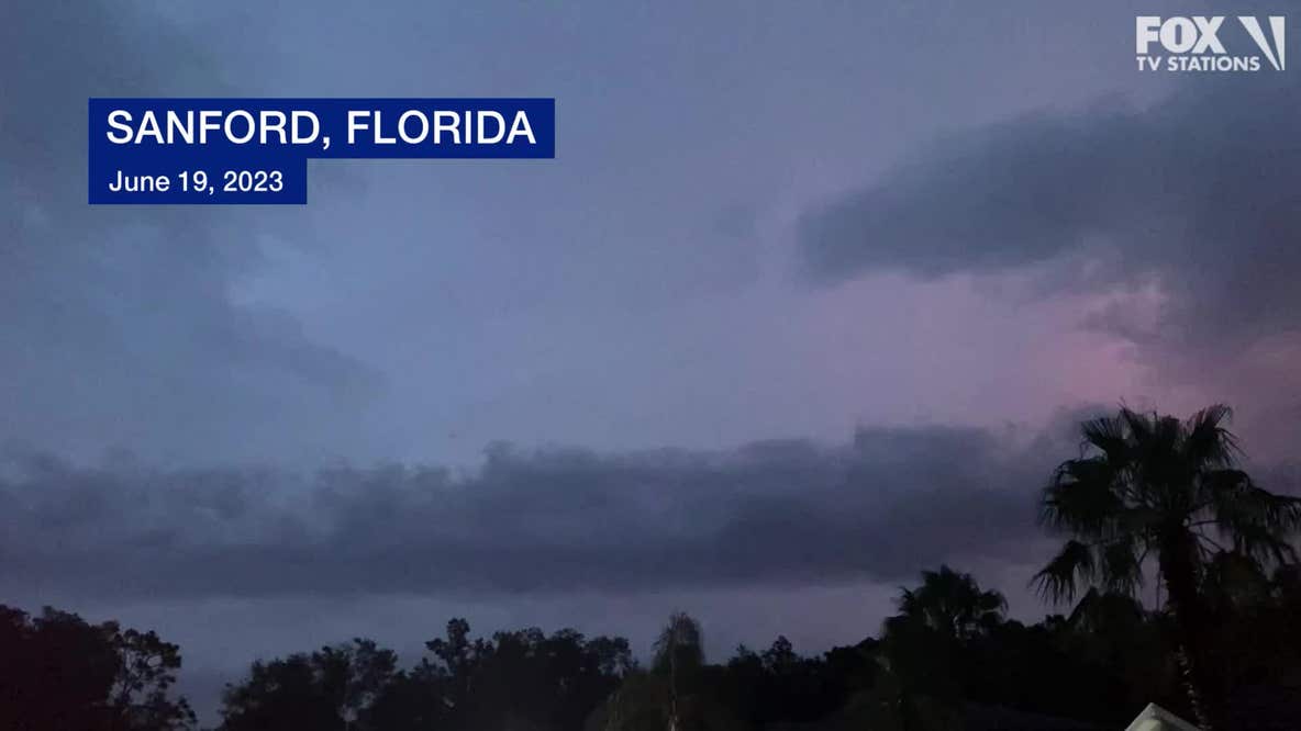 Storms produce lightning show over Florida