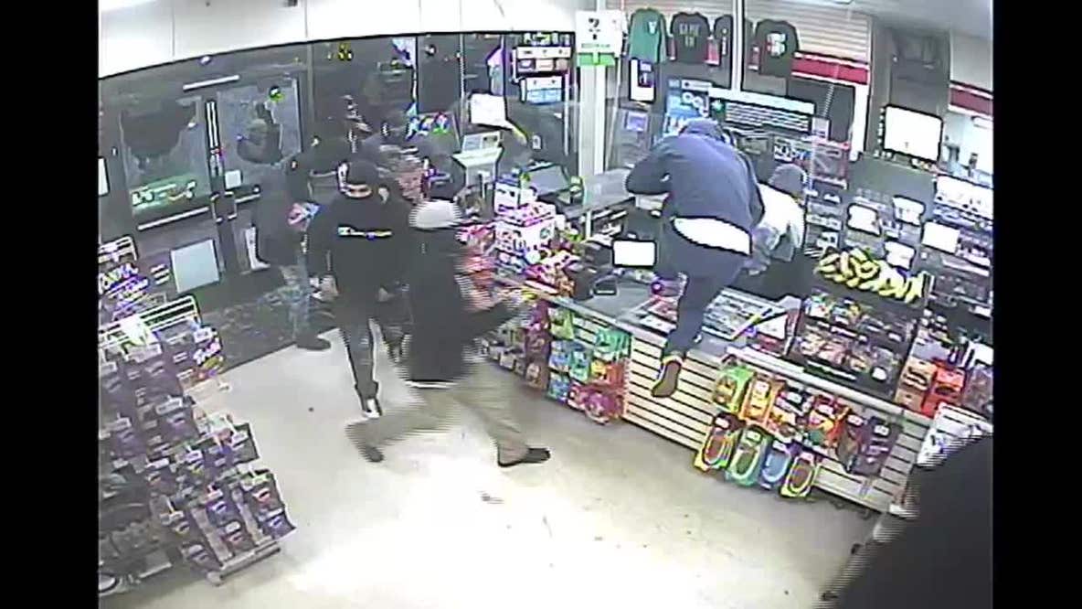 Raw video: California 7-Eleven overrun by looters