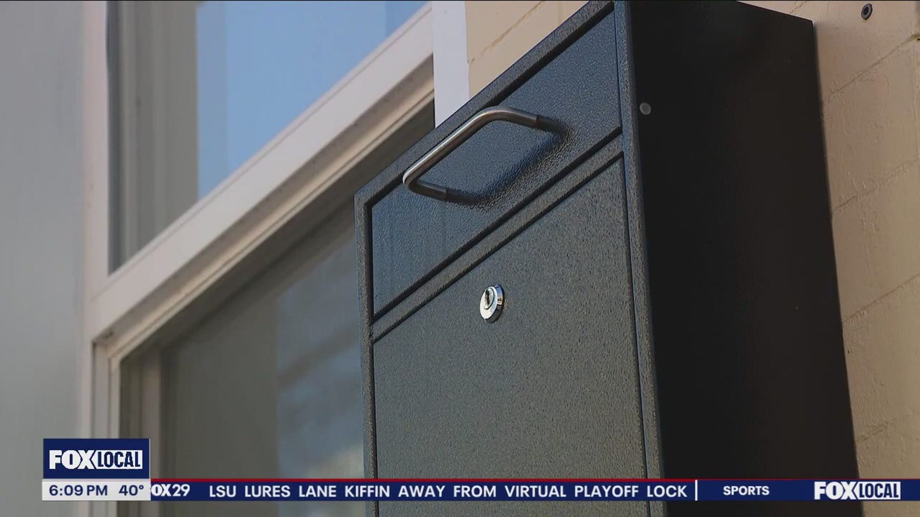 Neighbors return lost purse, wallet in Point Breeze