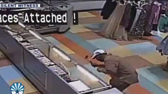 2 suspects accused of robbing jewelry story in West Phoenix