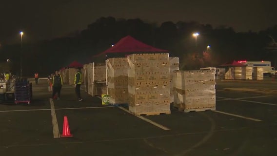 Thousands line up for Thanksgiving meal giveaway at New Birth Baptist