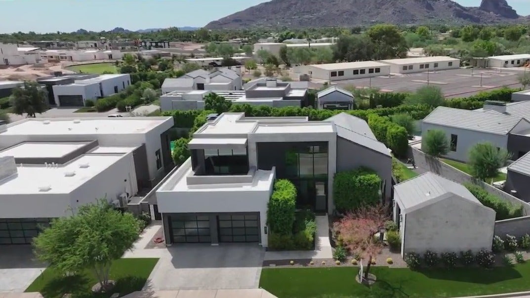 Modern Paradise Valley mansion l Cool House