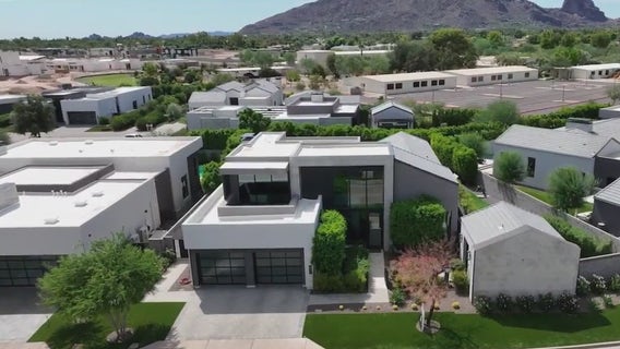 Modern Paradise Valley mansion l Cool House