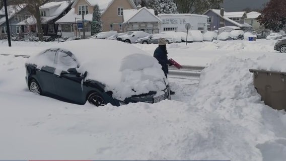 Intense snowstorm hits Midwest | Forecasting with Friends