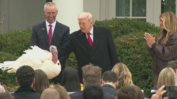 Trump hosts annual Thanksgiving turkey pardoning