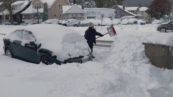 Record lows hit Jacksonville, Chicago sees snow