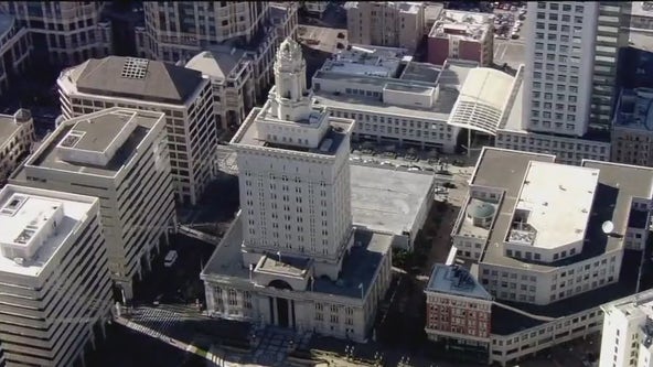 Oakland council passes budget to close deficit