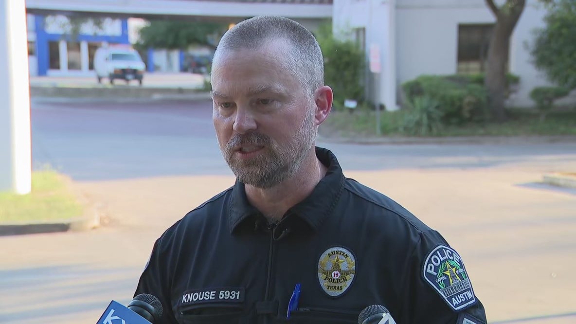 FULL: Barricaded subject in South Austin