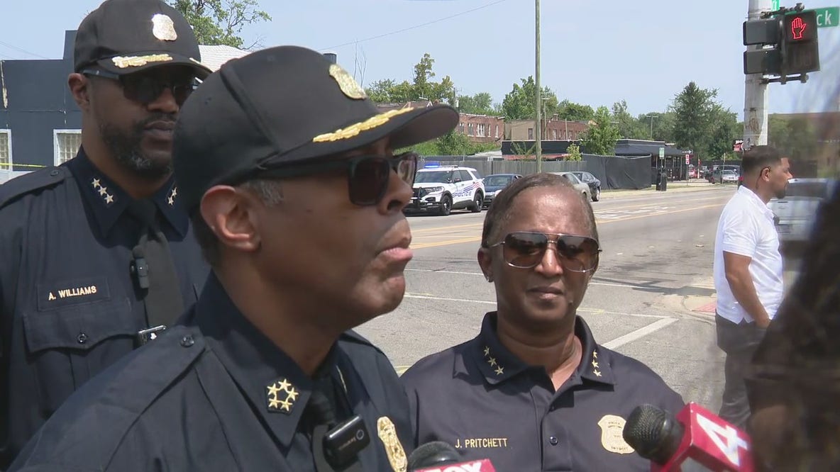 Detroit police investigating double fatal shooting scene